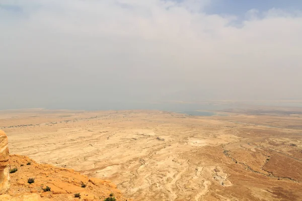 Judaean Desert panorama with wadis and salt lake dead sea seen from Masada fortress, Israel — Stock Photo, Image