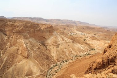İsrail 'deki Masada Kalesi' nden görünen vadilerle Judaean Çölü dağ manzarası