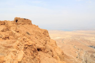 Saray ve kale harabeleri Masada 'da ölü deniz manzarası, İsrail
