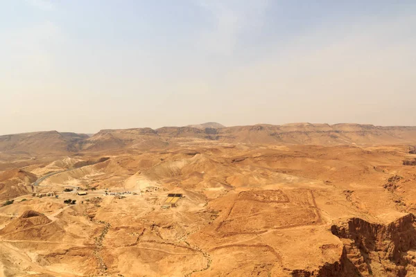 Panorama Pustyni Judejskiej z wadami widziana z twierdzy Masada, Izrael — Zdjęcie stockowe