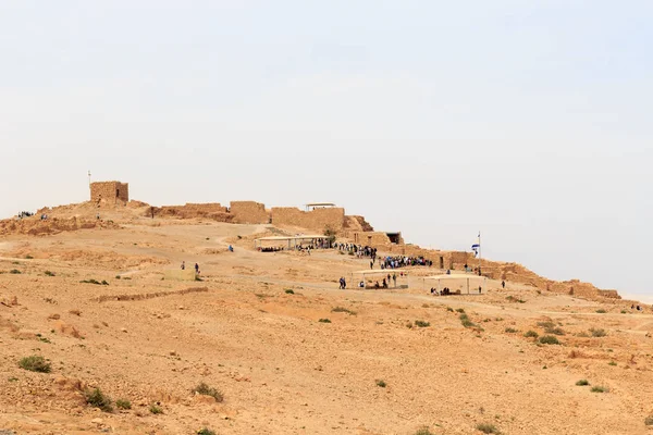 以色列犹太沙漠岩石高原上的宫殿和城堡的废墟全景 — 图库照片