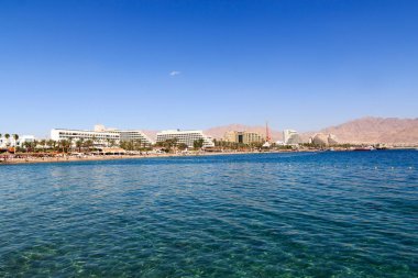 İsrail Kızıldeniz 'de plajlı Eilat tatil beldesi panoraması