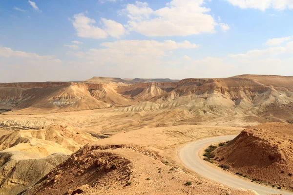 Негевська пустельна гірська панорама каньйону Нахал - Цін і скель (Ізраїль). — стокове фото