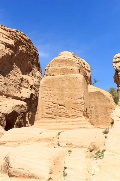 Bloco de Djinn na antiga cidade de Petra, na Jordânia — Fotografia de Stock