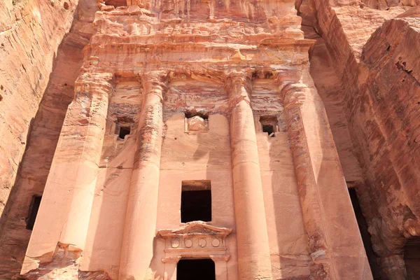 Túmulo de urna de túmulos reais na antiga cidade de Petra, na Jordânia — Fotografia de Stock