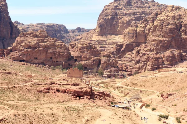 Colonnaded street panorama in ancient city of Petra in Jordan — ストック写真