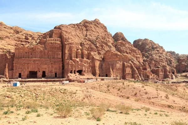 Tombes royales panorama dans l'ancienne ville de Petra, Jordanie — Photo