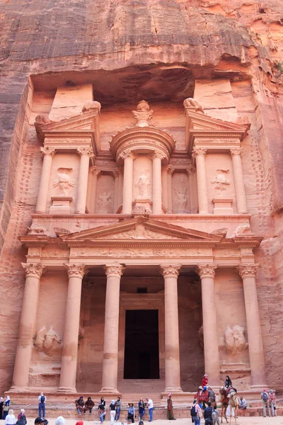 Pokladna Al-Khazneh ve starobylém městě Petra v Jordánsku — Stock fotografie