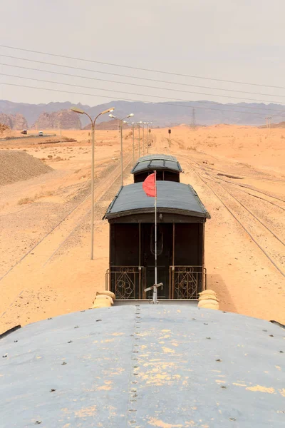 Железнодорожные вагоны на железнодорожной станции Хиджаз возле Вади Рам, Иордания — стоковое фото