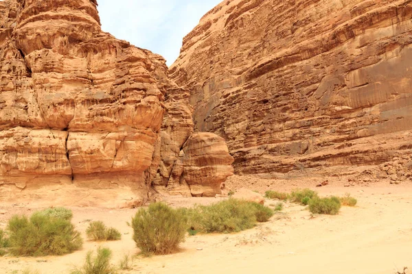 Rocha em forma de cabeça no deserto de Wadi Rum, Jordânia — Fotografia de Stock