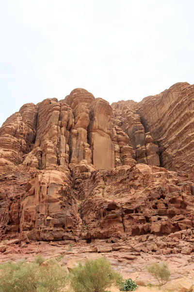 Скель в Wadi Rum пустелі, Йорданія — стокове фото