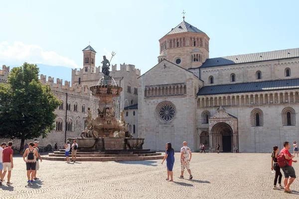 Iglesia Catedral Trento Fuente Neptuno Italia —  Fotos de Stock