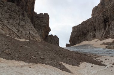 Sfulmini buzulu ve dağları Brenta Dolomitleri, İtalya