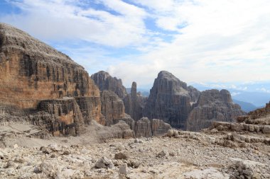 Brenta Dolomites, İtalya 'da Campanile Basso ve Cima Brenta Alta Dağları