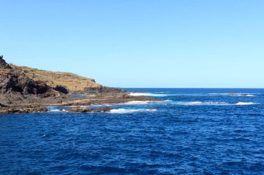 İspanya 'nın Tenerife Kanarya Adası' ndaki Garachico kasabası yakınlarında Atlantik Okyanusu ile kıyı şeridi manzarası
