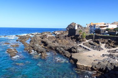 Doğal yüzme havuzu El Caleton Panorama 'da Garachico kasabasında Atlantik Okyanusu ile birlikte Kanarya Adası Tenerife, İspanya