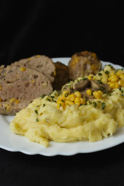 Stuffed with pork meat loaf mashed potatoes vertical view — Stock Photo, Image
