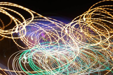 Çizgili etkisi, çok renkli aydınlatma satırlarında hareket - soyut kavram, etkisi - uzun pozlama fotoğraf