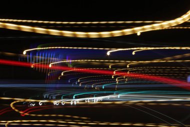 Çizgili etkisi, çok renkli aydınlatma satırlarında hareket - soyut kavram, etkisi - uzun pozlama fotoğraf