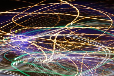 Çizgili etkisi, çok renkli aydınlatma satırlarında hareket - soyut kavram, etkisi - uzun pozlama fotoğraf