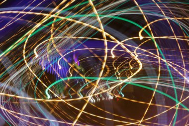 Çizgili etkisi, çok renkli aydınlatma satırlarında hareket - soyut kavram, etkisi - uzun pozlama fotoğraf