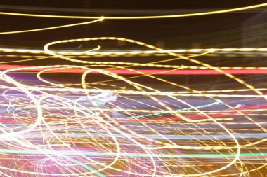 Çizgili etkisi, çok renkli aydınlatma satırlarında hareket - soyut kavram, etkisi - uzun pozlama fotoğraf