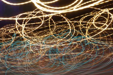 Çizgili etkisi, çok renkli aydınlatma satırlarında hareket - soyut kavram, etkisi - uzun pozlama fotoğraf