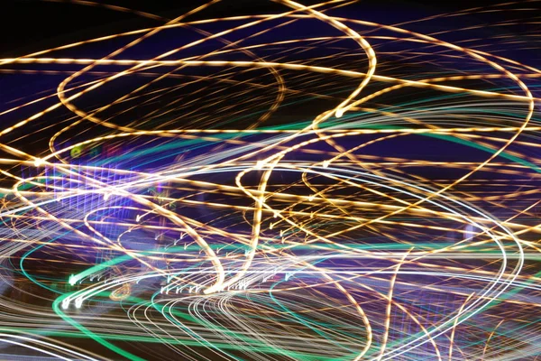 Çizgili etkisi, çok renkli aydınlatma satırlarında hareket - soyut kavram, etkisi - uzun pozlama fotoğraf