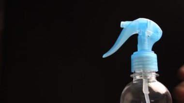 Püskürtülen ilaç şişe kullanarak ve Temizleme 