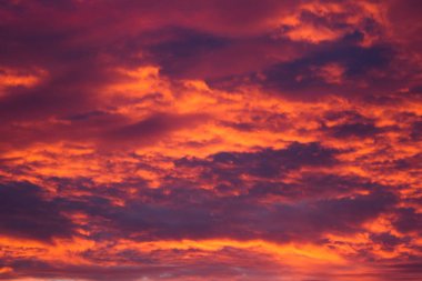 Günbatımında renkli gökyüzü