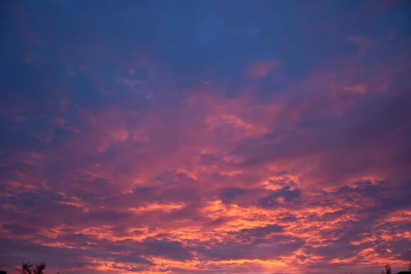 Красочное небо на закате — стоковое фото