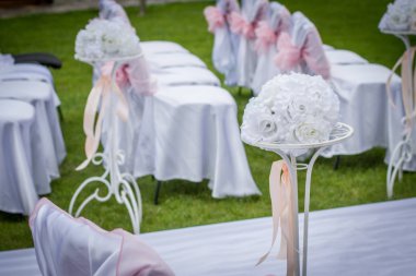 Güzel Bir Bahçede Düğün Töreni