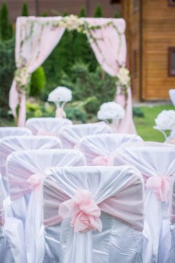 Güzel Bir Bahçede Düğün Töreni