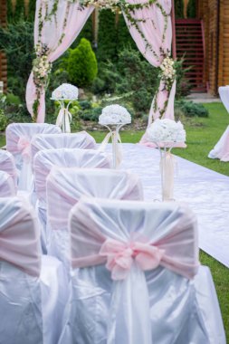 Güzel Bir Bahçede Düğün Töreni