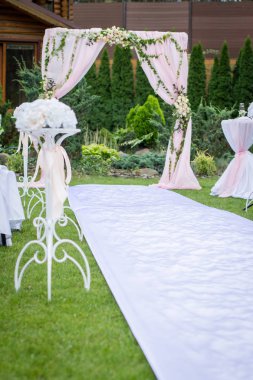 Güzel Bir Bahçede Düğün Töreni