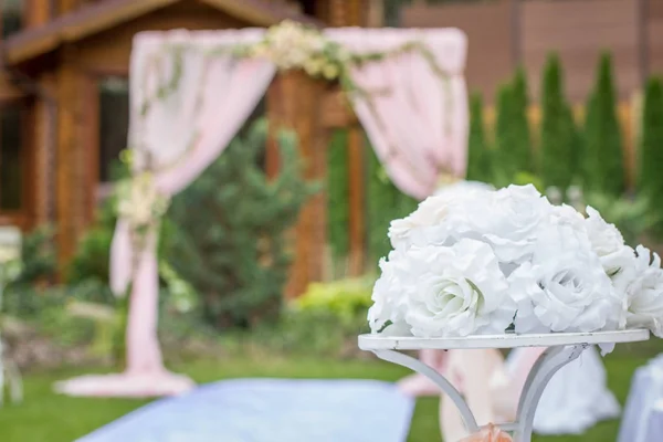 美しい庭園での結婚式 ストック画像