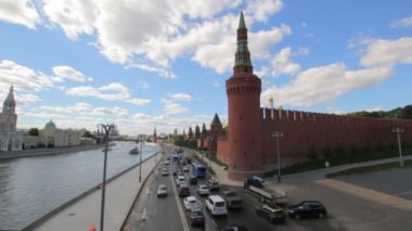 Moskova Kremlin ve Moskova Nehri güneşli bir günde çıkabilir