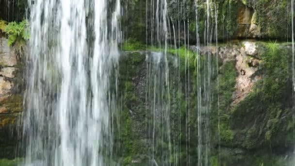 Cachoeira no riacho Jedlova nas montanhas Jizera — Vídeo de Stock