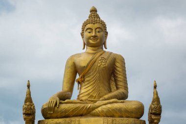 Büyük mermer Buda heykeli Phuket Adası