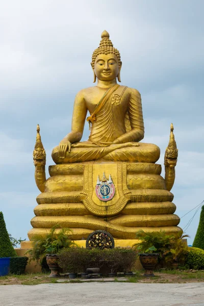 Gran estatua de mármol buddha en la isla de Phuket —  Fotos de Stock
