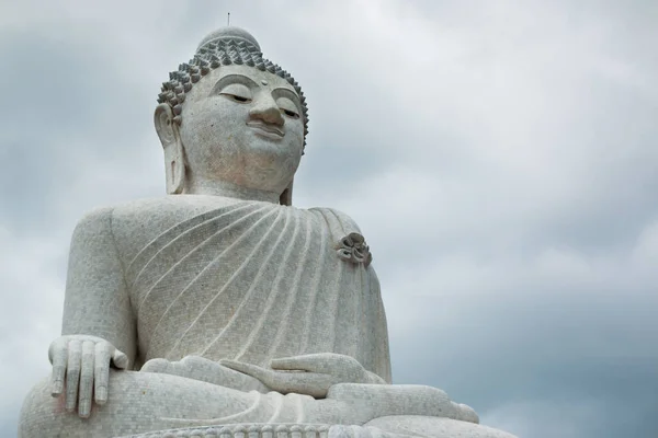 Gran monumento de Buda en la isla de Phuket —  Fotos de Stock