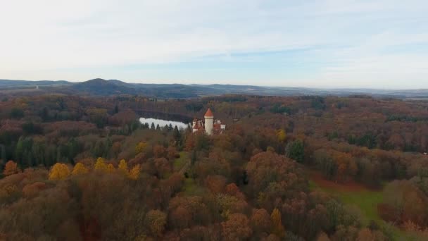 科诺皮什捷的美丽城堡和秋天的公园 — 图库视频影像