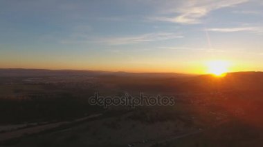 Görünüm noktası derin orman üzerinde güzel sonbahar sabahı 