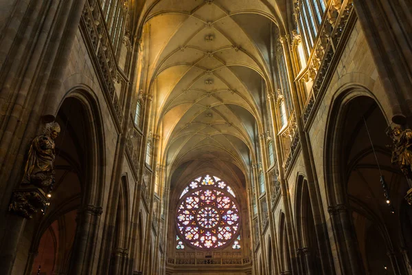 Prag, Çek Cumhuriyeti - 01.01.2017: Hradcany, St. Vitus Katedrali Prag Kalesi en ünlü kilisede olduğunu
