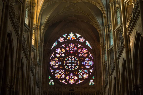 Prag, Çek Cumhuriyeti - 01.01.2017: Hradcany, St. Vitus Katedrali Prag Kalesi en ünlü kilisede olduğunu