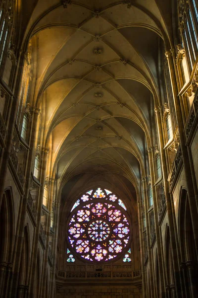 Prag, Çek Cumhuriyeti - 01.01.2017: Hradcany, St. Vitus Katedrali Prag Kalesi en ünlü kilisede olduğunu