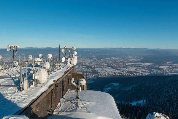 Communicatieapparatuur bij mountain Jested — Stockfoto