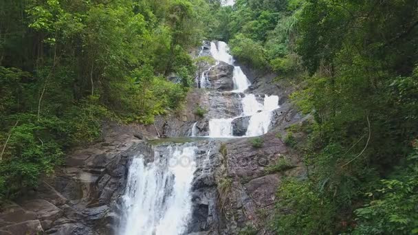 Cachoeira Lampi bonita em KhaoLak - Lumru parque nacional — Vídeo de Stock