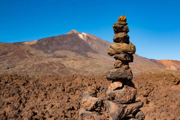 Pirámide de piedra y Parque Nacional del Teide en Tenerife, Islas Canarias — Foto de Stock