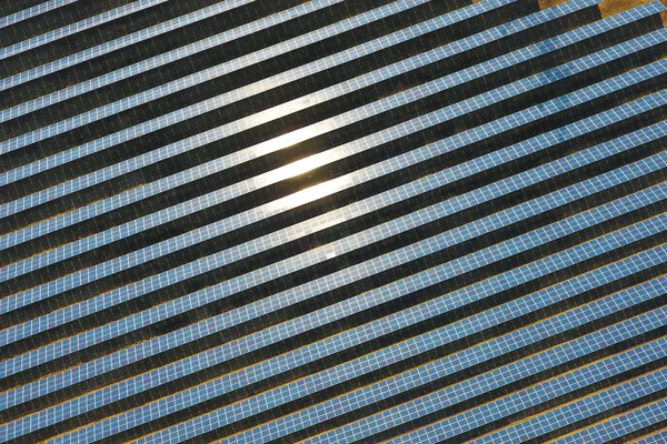 Vista aérea dos painéis solares — Fotografia de Stock
